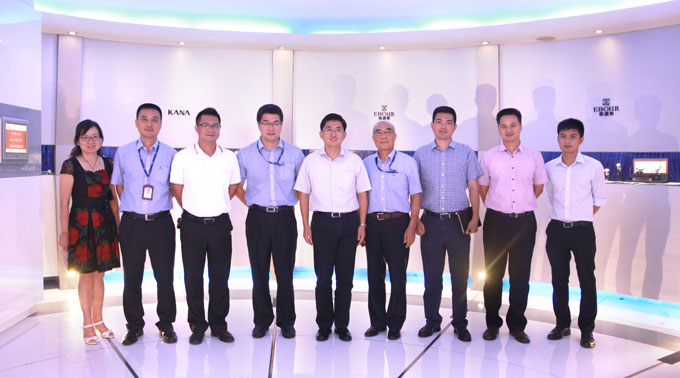 合影(2).jpg 合影(2).jpg