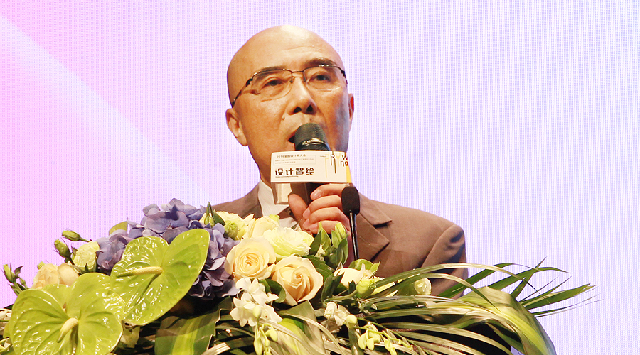 闫总演讲.jpg 闫总演讲.jpg