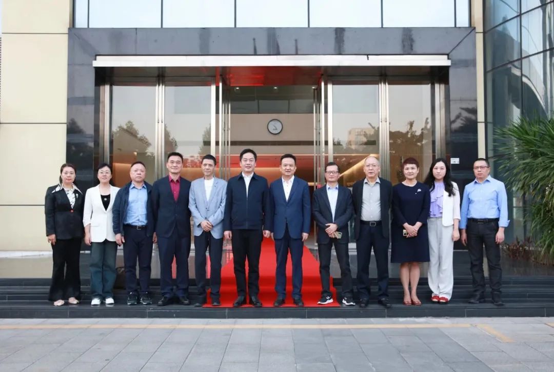 福州市政协考察组一行莅临依波参观指导